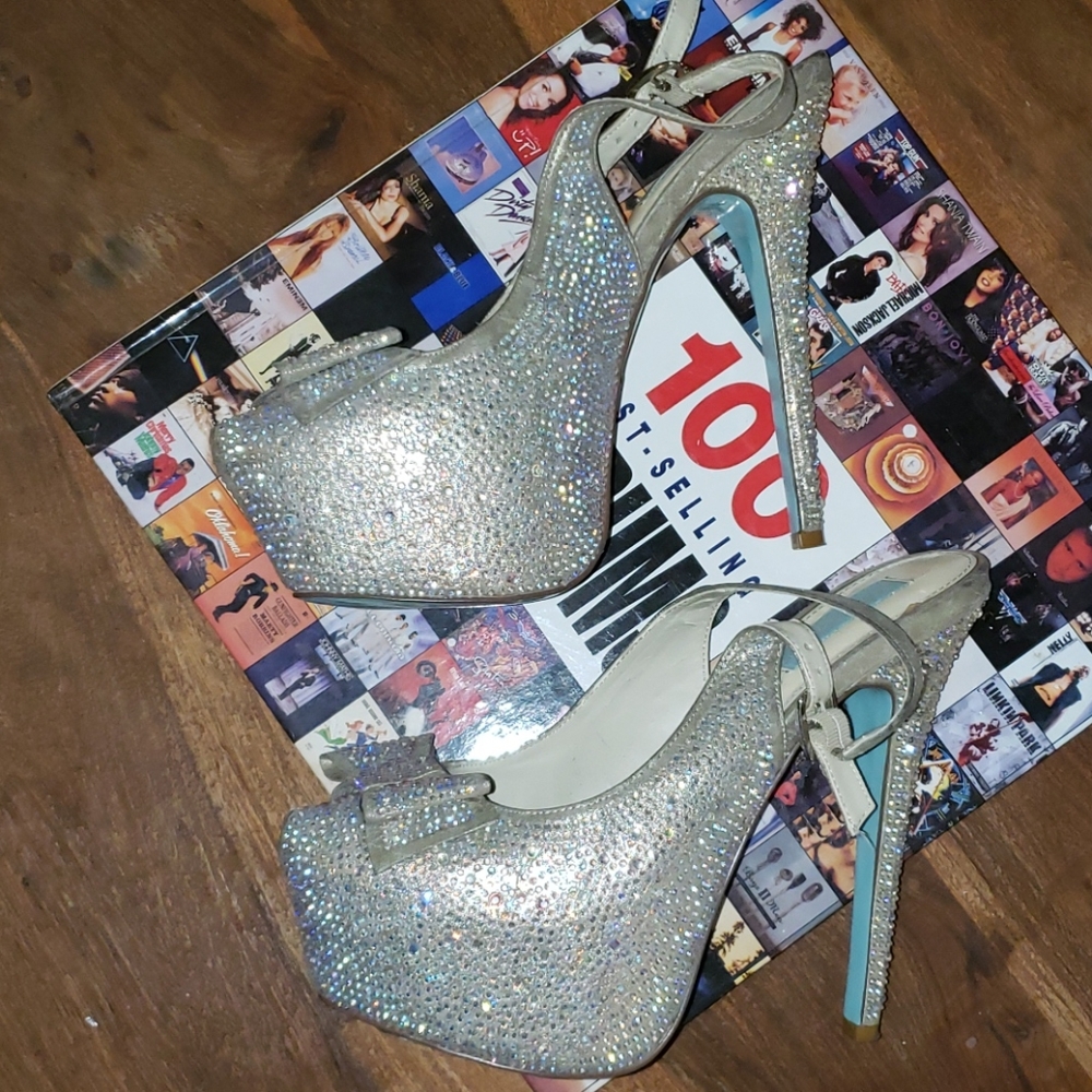 Betsy Johnson Rhinestone bow platforms  8.5 - Picture 2 of 15